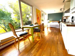 offenes-atelier-essplatz-kuechenzeile-ausgangspunkt-alpen-starnberger-see
